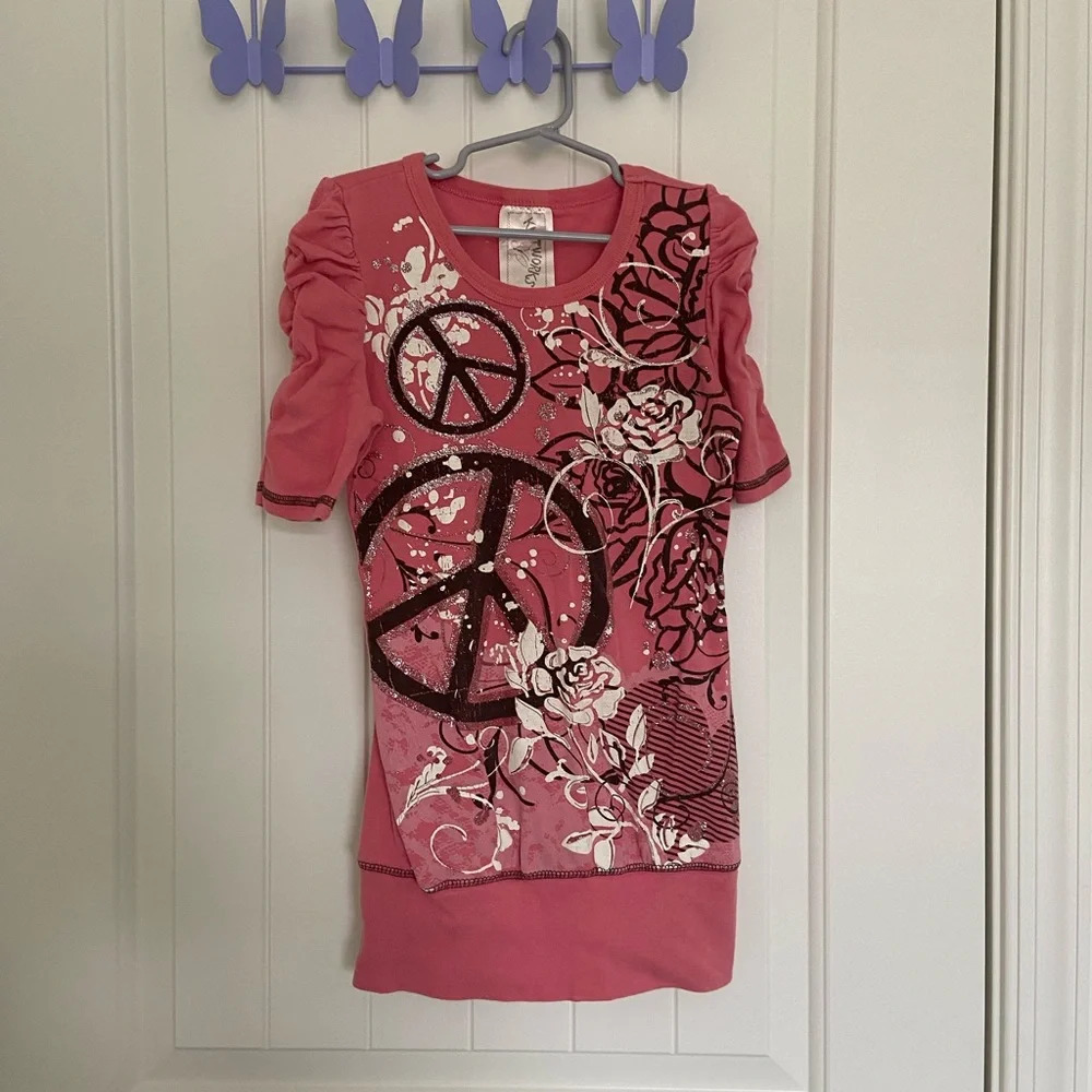 Knitworks girl’s pink peace sign cinched sleeve top — small